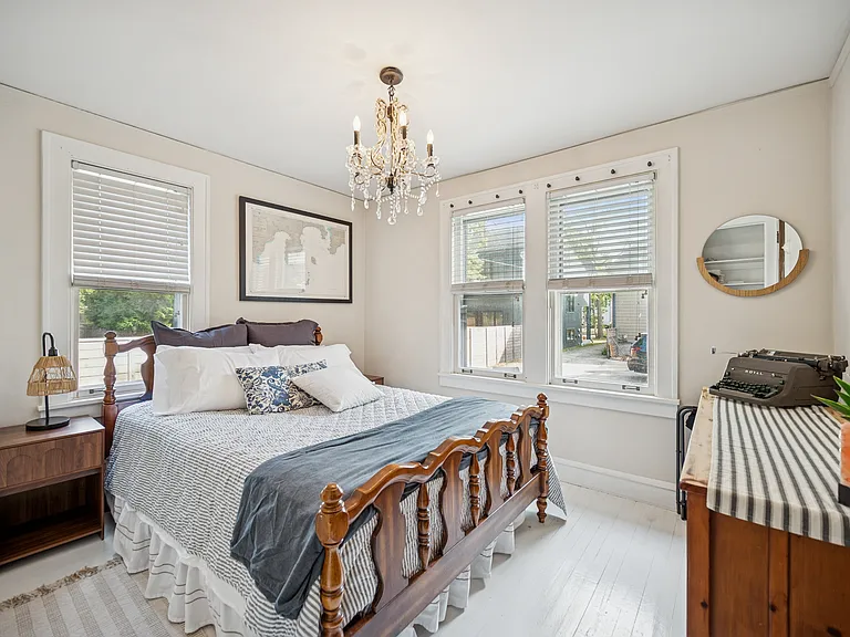 Queen bedroom !