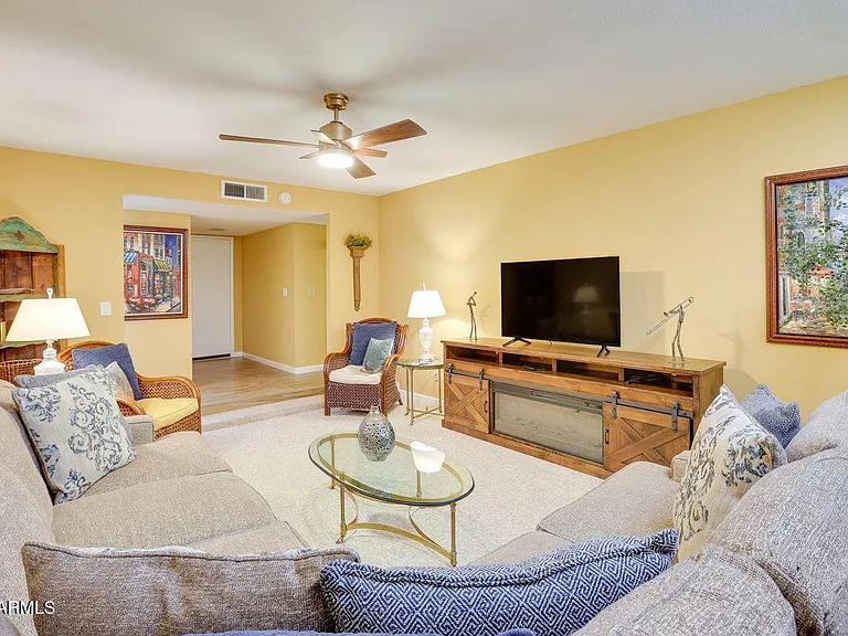 4933 W Larkspur Dr — Photo 2