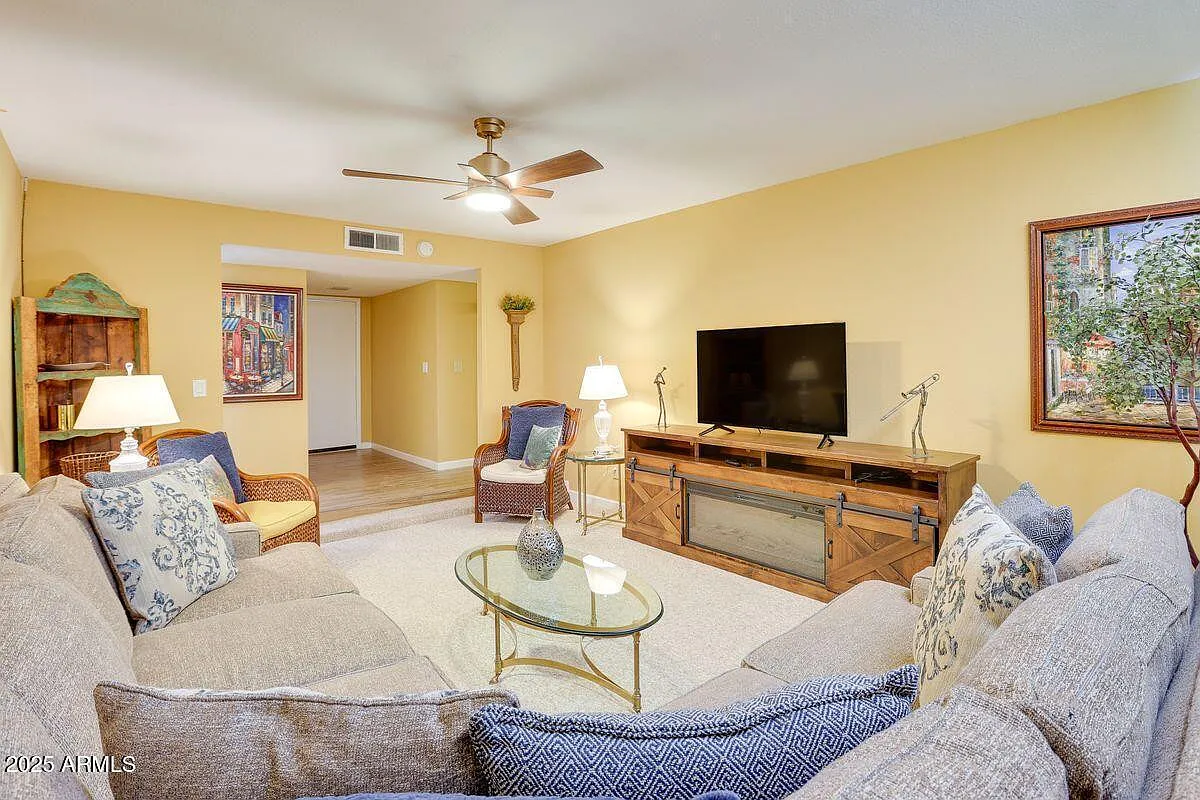 Building Photo - 4933 W Larkspur Dr