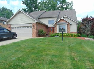 1396 Bembridge Dr, Rochester Hills, MI 48307
