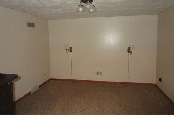 5th image of 67 Centervale Ave