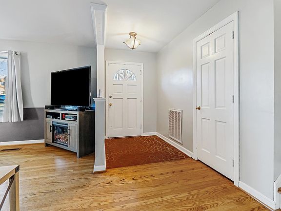 5th image of 530 Powtan Dr