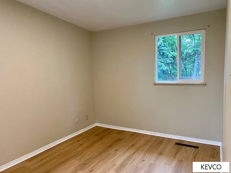 711 W Prospect Rd — Photo 17