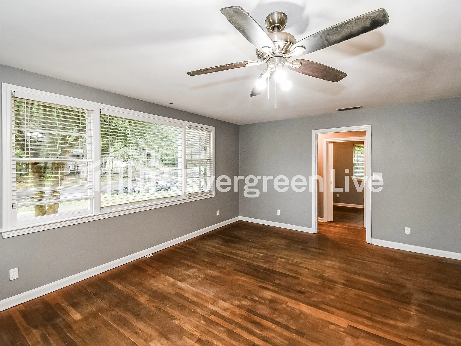 3 bed, 1.0 bath, 1312 sqft, $1,095 — Photo 2
