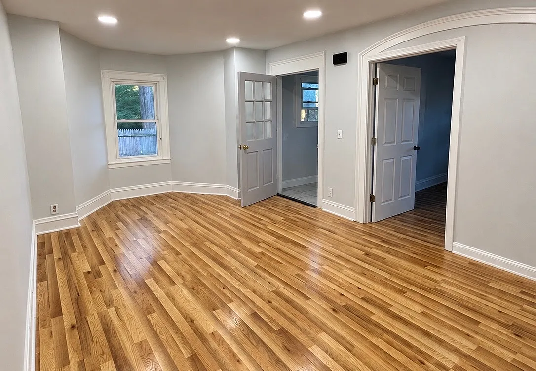 3 bed, 1050 sqft, $2,100 — Photo 2