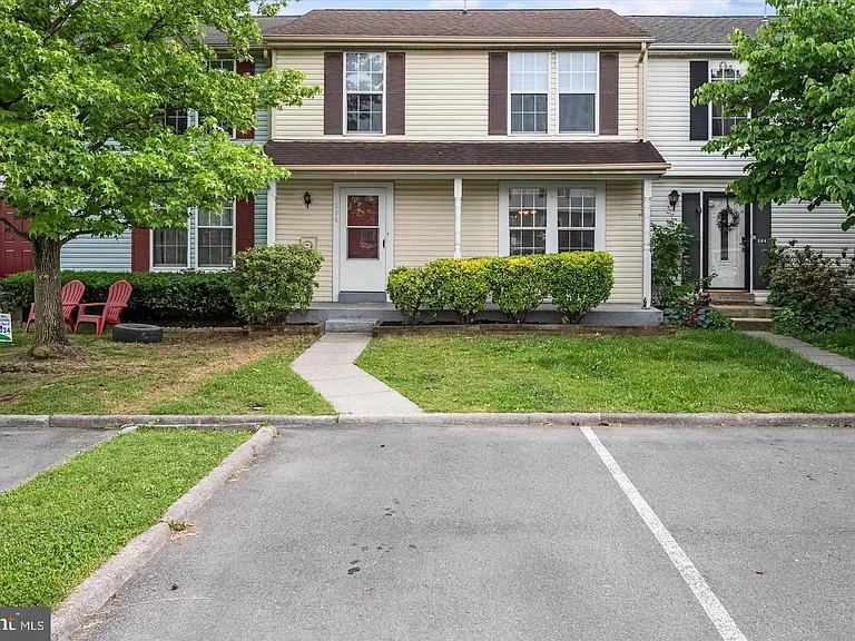 206 Emily Ln — Photo 2