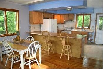 3rd image of 33 Adrienne Ln