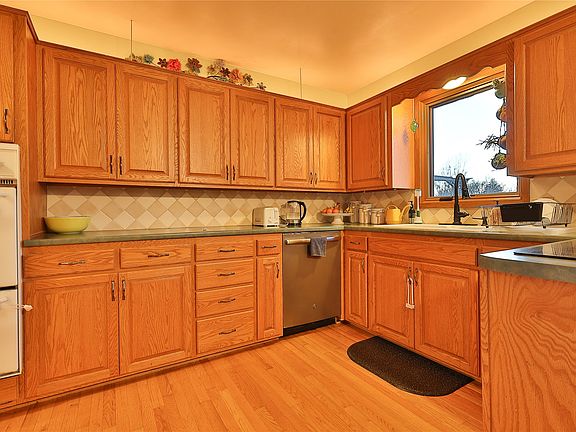 5th image of 1409 Country Club Dr