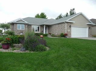 207 E 54th Street Pl, Kearney, NE 68847