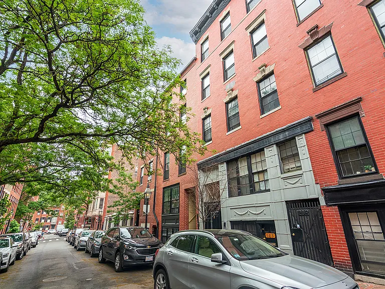 24 Phillips St #6 — Photo 2