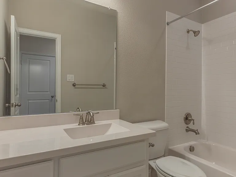 825 Warwick Blvd — Photo 13