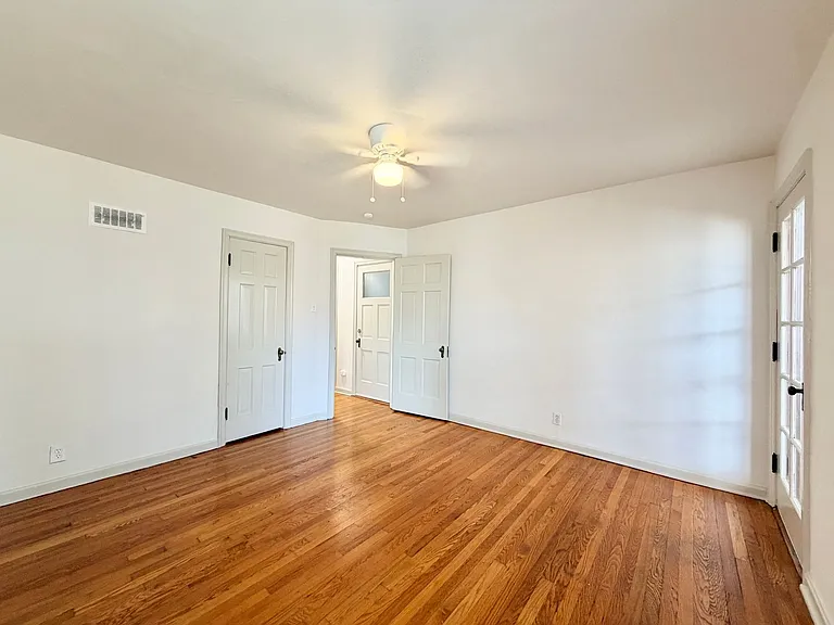 6337-6339 Sutherland Ave — Photo 8