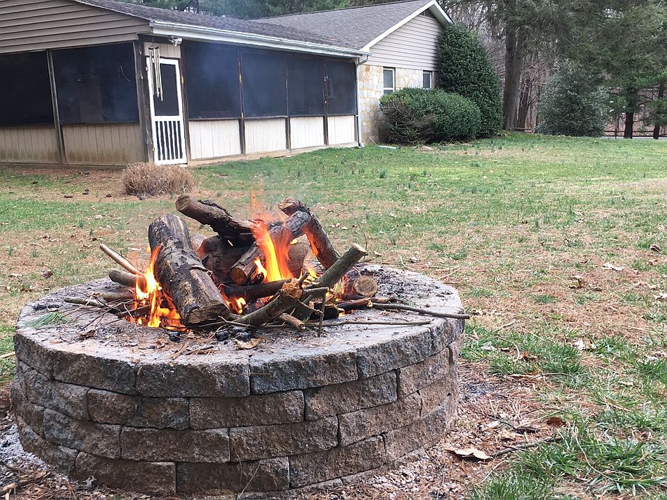 2nd image of 2660 Thompson Dr
