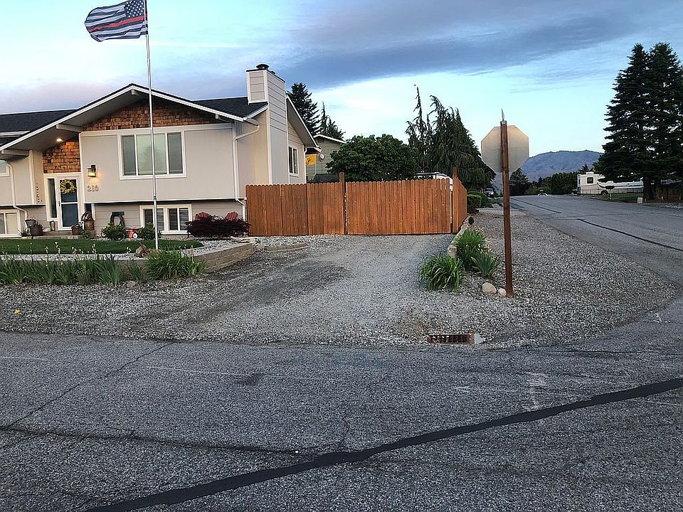 2nd image of 210 S Kansas Ave