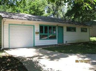 1704 SE 23rd St, Topeka, KS 66605