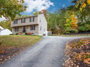 48 Clark Rd, Sturbridge, MA 01518
