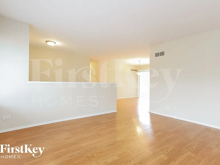 185 Mulford Dr — Photo 4