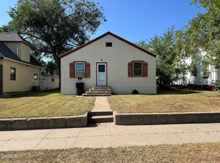 711 8th Ave W, Williston, ND 58801