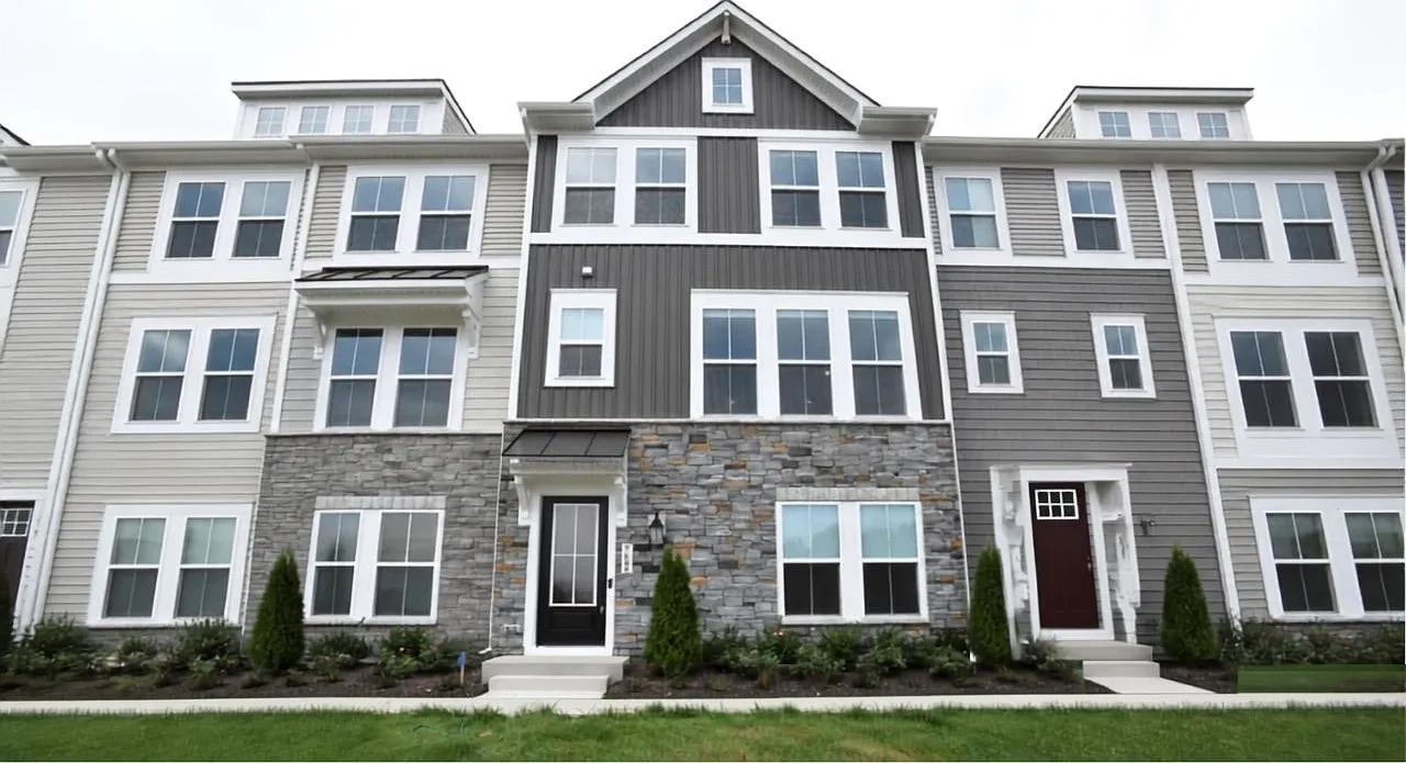 4 bed, 3.5 bath, 2008 sqft, $3,000 — Photo 1