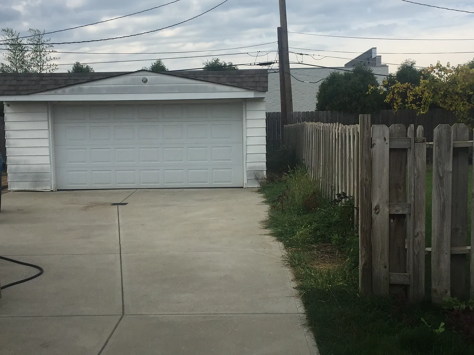 3280 Glenbar Dr photo 1