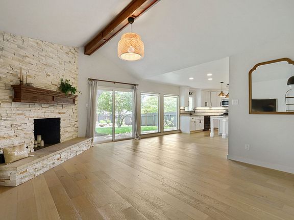 3rd image of 1602 Thornridge Rd