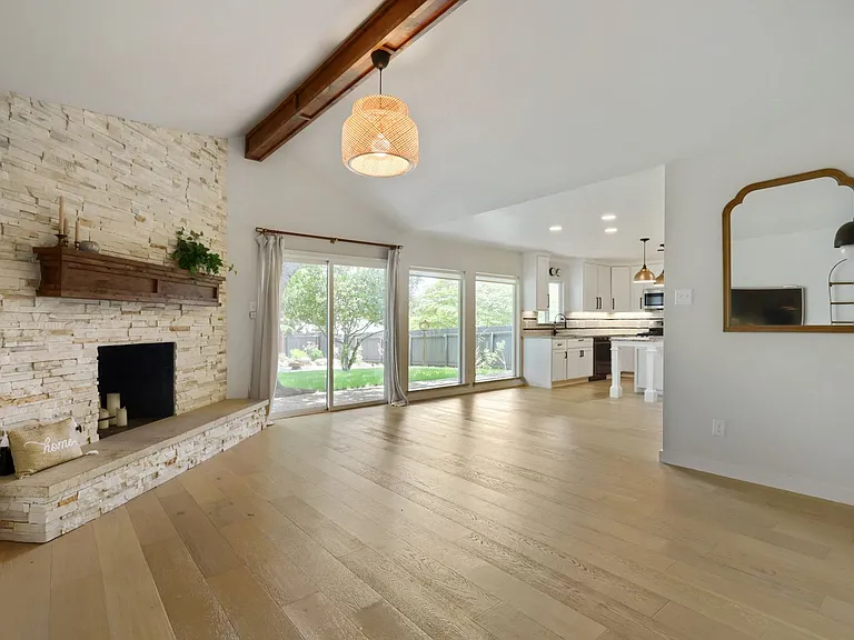 1602 Thornridge Rd — Photo 3