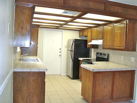 4th image of 4103 Greenlee Dr