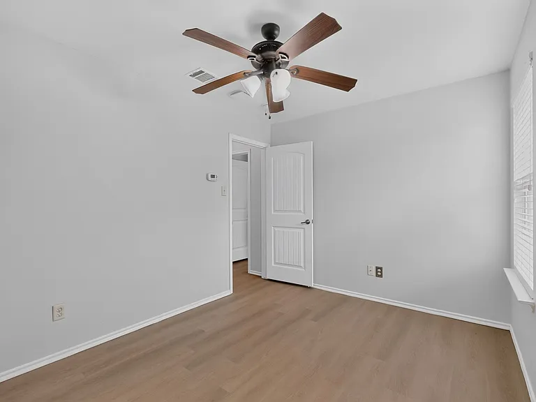 2123 Meadow View Dr — Photo 14