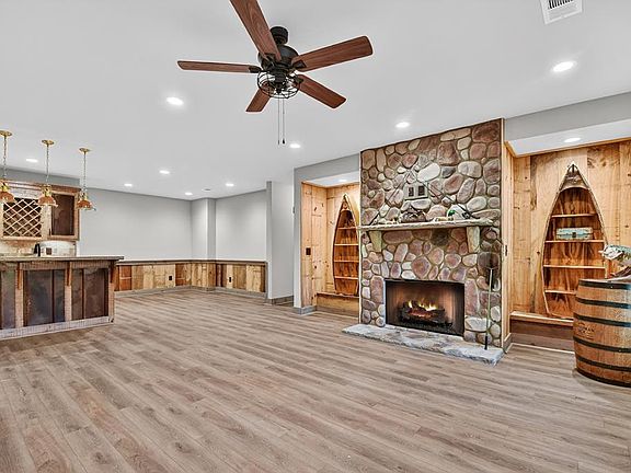 32nd image of 382 Pocaset Dr