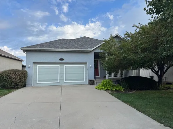 21928 W 121st St, Olathe, KS 66061