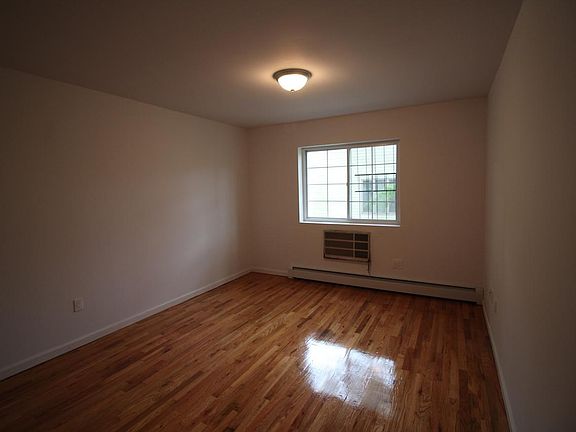 5th image of 2948 Throop Ave Floor 3