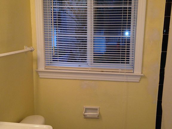 3rd image of 1302 McDuff Ave S APT 1