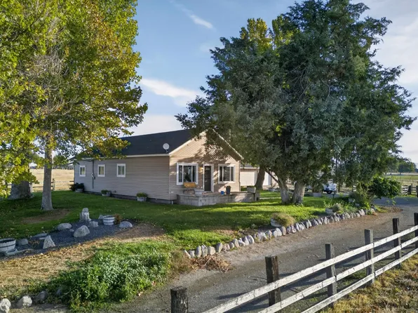 2060 Cemetery Rd, Sunnyside, WA 98944