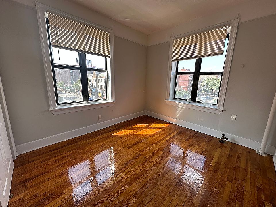 1st image of 30-11 Broadway #3D