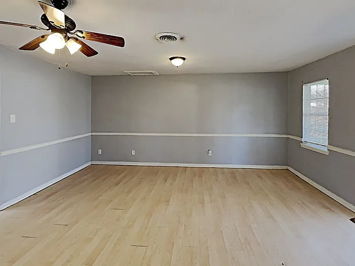 4731 Bedford Dr — Photo 3