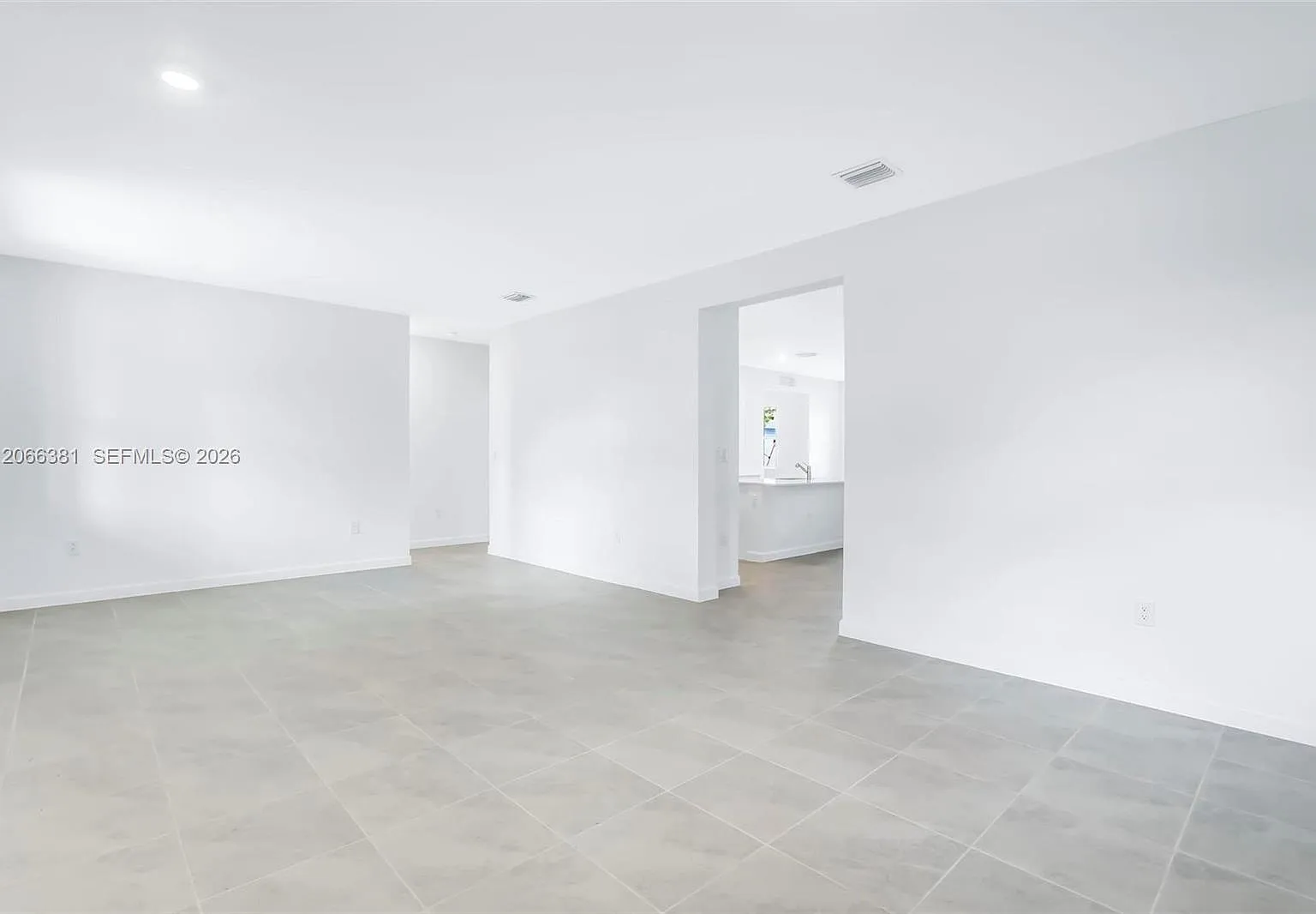 4 bed, 3.5 bath, 2648 sqft, $4,600 — Photo 4