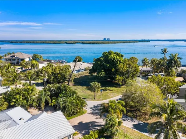 254 Estrellita Dr, Fort Myers Beach, FL 33931