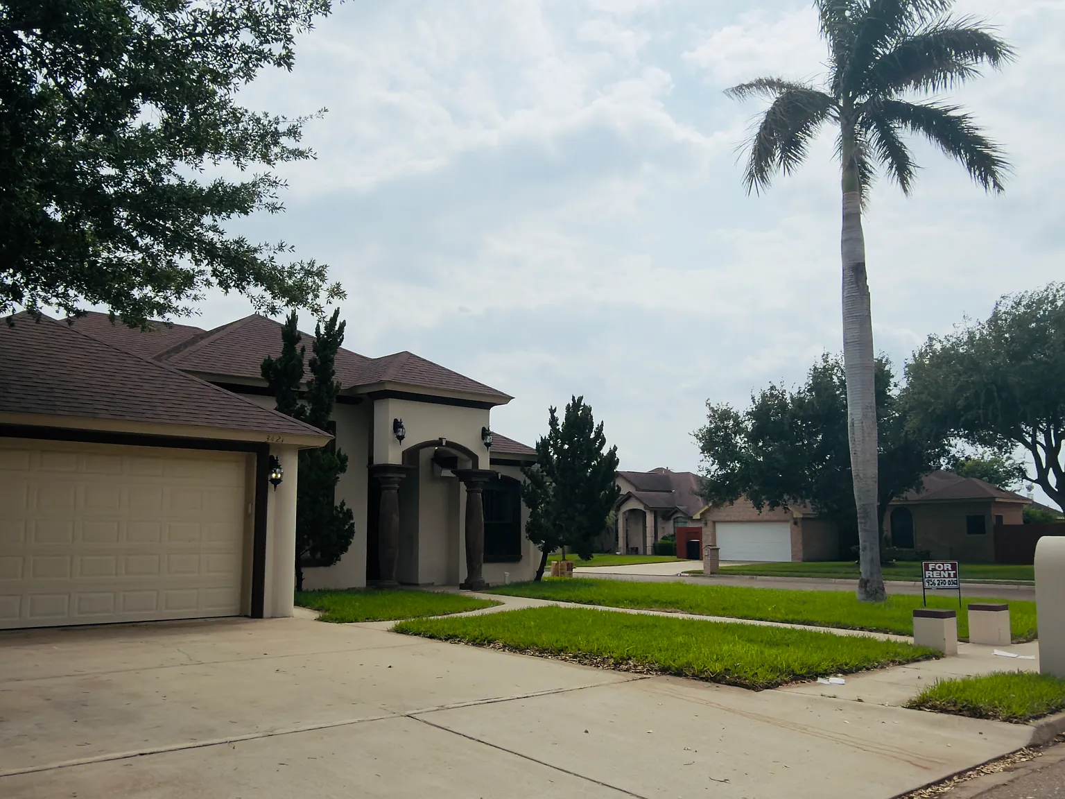 3 bed, 2.5 bath, 2075 sqft, $1,950 — Photo 3