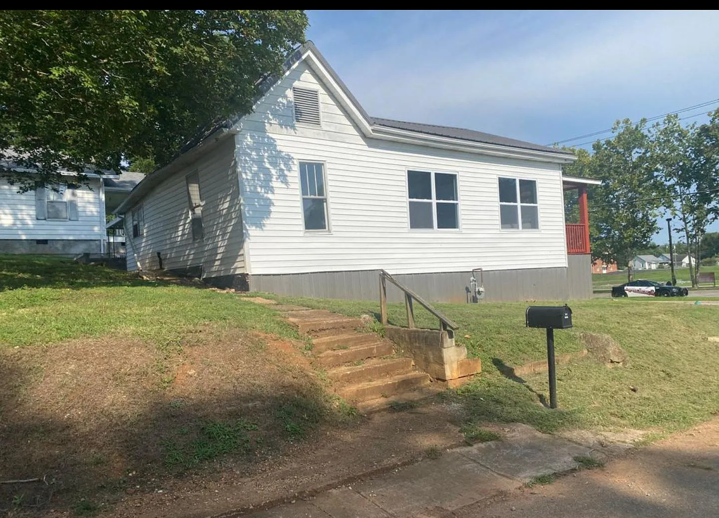 206 Ferry St — Photo 3