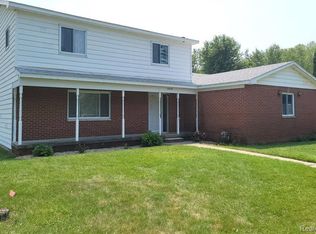 10656 Homestead Ln, Plymouth, MI 48170