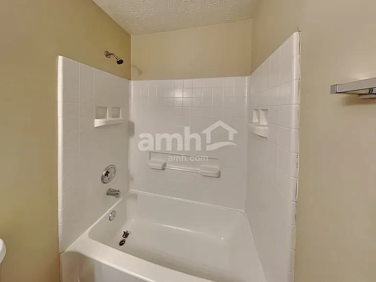 2727 Sutherland Dr — Photo 17