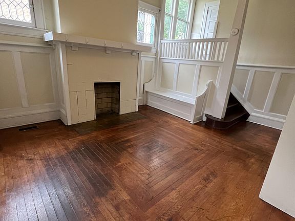 2nd image of 1508 Lee St E #A