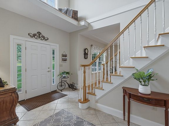 4th image of 2 Bayberry Ln