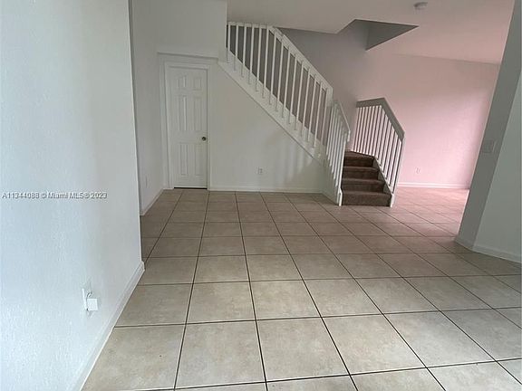 4th image of 607 NE 21st Ter #607