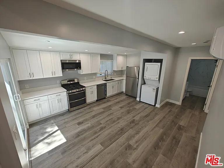 8617 Hatillo Ave — Photo 1
