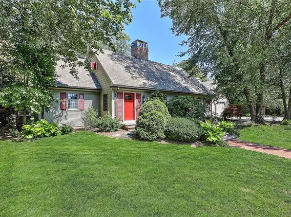 14 Bridgham Farm Rd, Rumford, RI 02916
