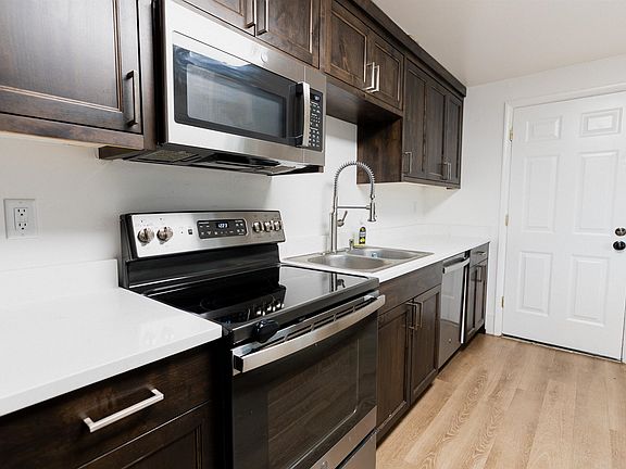 5th image of 984 Patsy Dr