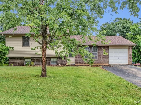 156 Ron De Le Dr, Arnold, MO 63010