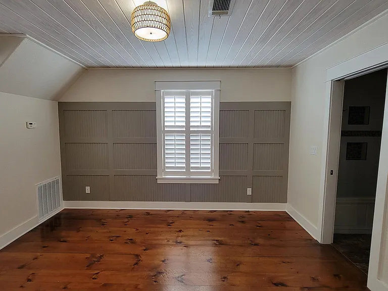 Apartment Separate Bedroom fits King Size Bed