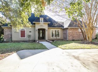 201 Serenity Dr, Youngsville, LA 70592